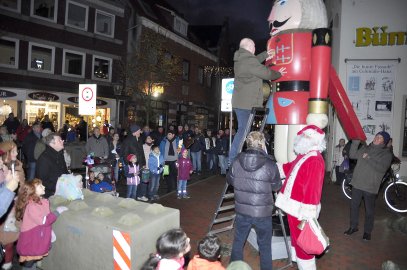 Leeraner Weihnachtsmarkt eröffnet - Bild 2