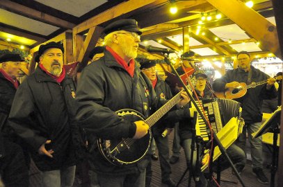 Leeraner Weihnachtsmarkt eröffnet - Bild 4