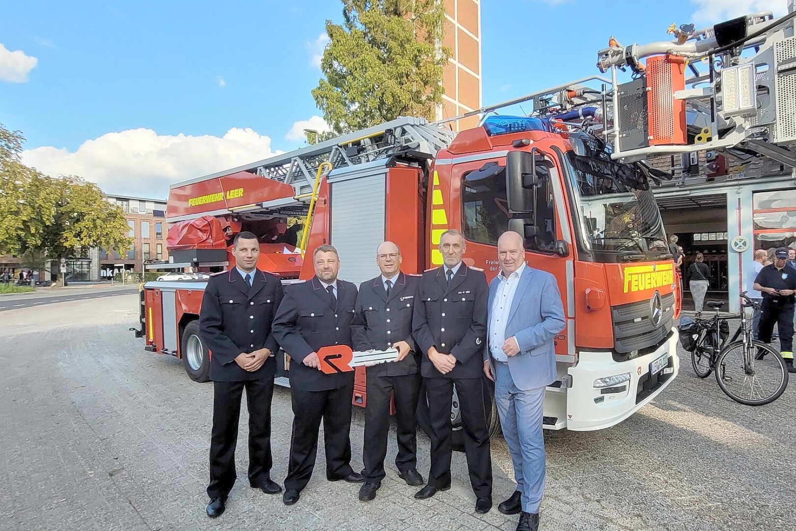 Neue Drehleiter für Leeraner Feuerwehr  - Bild 6