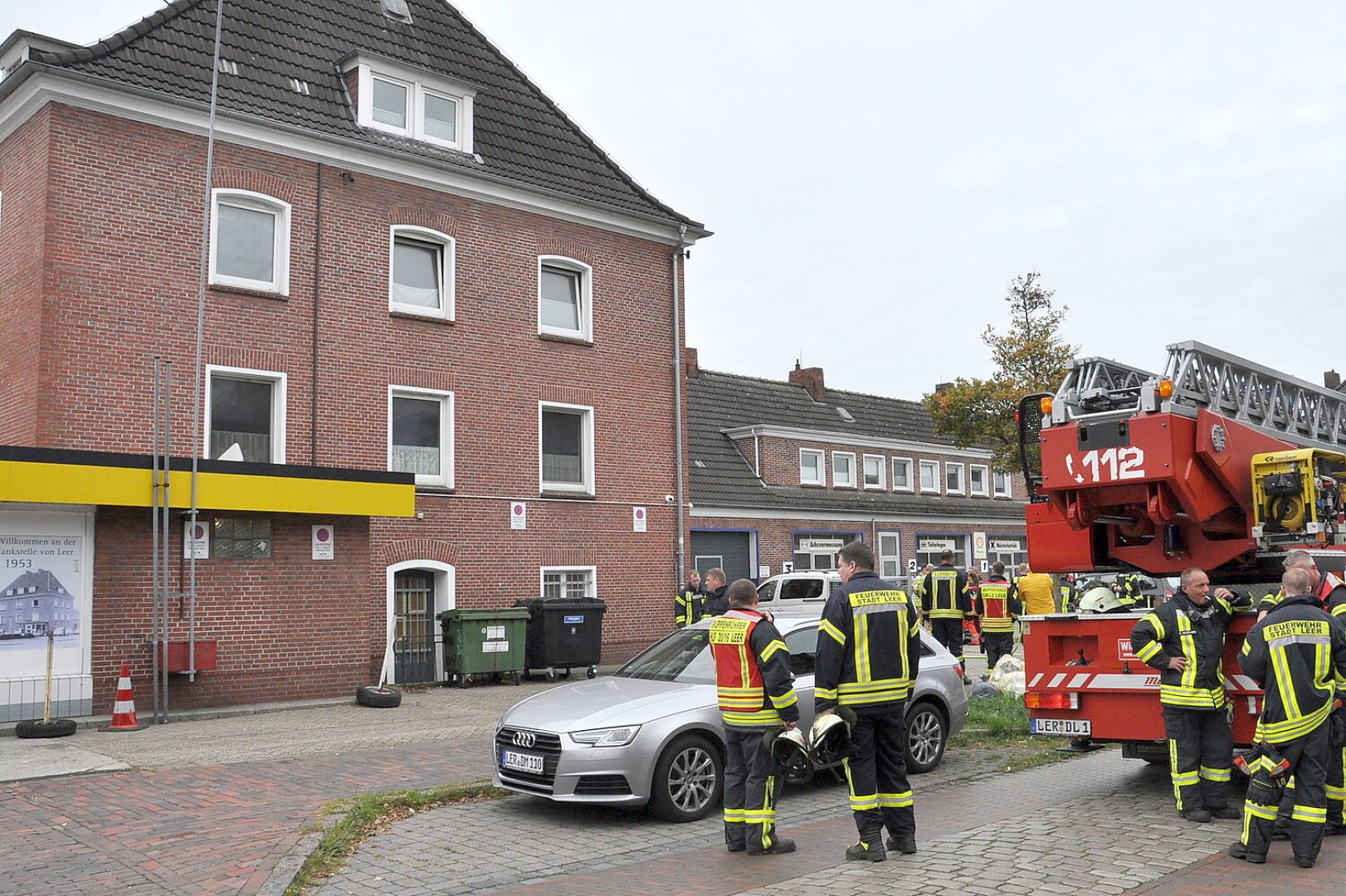 Großeinsatz an Tankstelle in Leer - Bild 1