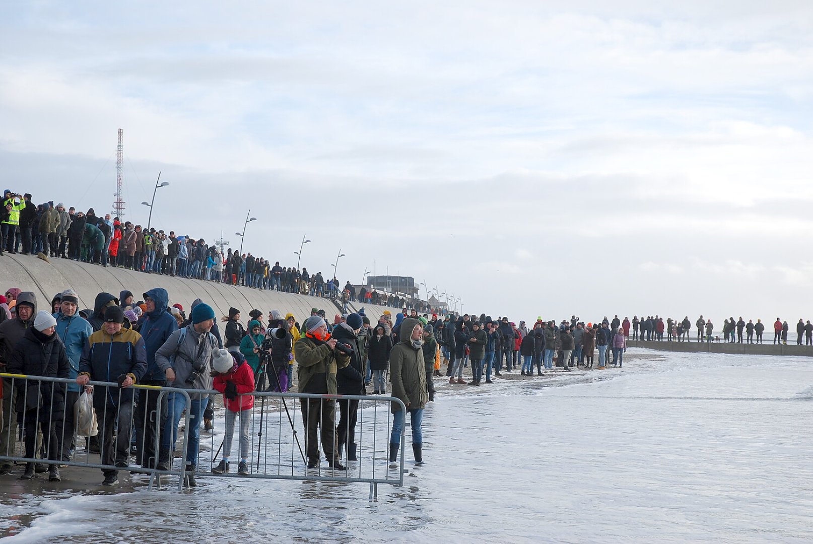 Neujahrsbaden 2024 auf Borkum - Bild 3