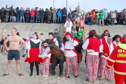 Neujahrsbaden 2024 auf Borkum - Bild 9