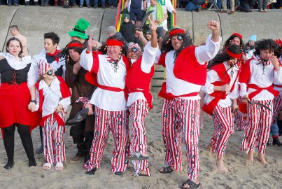 Neujahrsbaden 2024 auf Borkum - Bild 10
