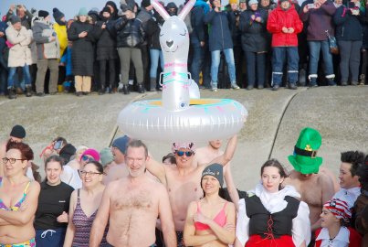 Neujahrsbaden 2024 auf Borkum - Bild 13