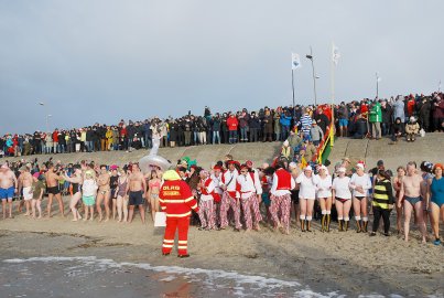 Neujahrsbaden 2024 auf Borkum - Bild 14