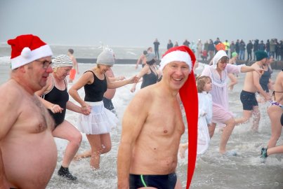 Neujahrsbaden 2024 auf Borkum - Bild 19