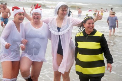 Neujahrsbaden 2024 auf Borkum - Bild 20
