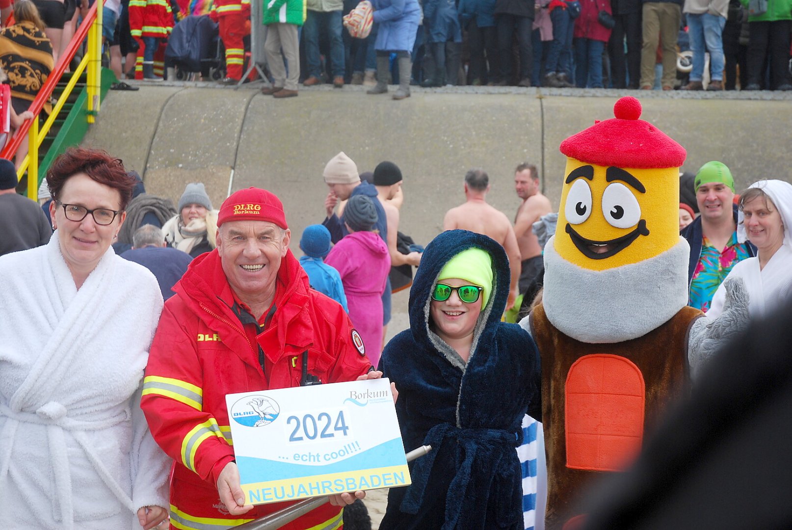 Neujahrsbaden 2024 auf Borkum - Bild 22