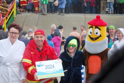 Neujahrsbaden 2024 auf Borkum - Bild 22