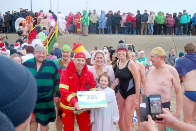 Neujahrsbaden 2024 auf Borkum - Bild 23