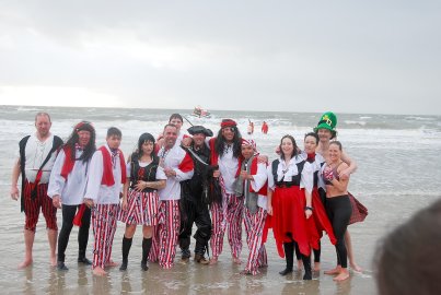 Neujahrsbaden 2024 auf Borkum - Bild 26