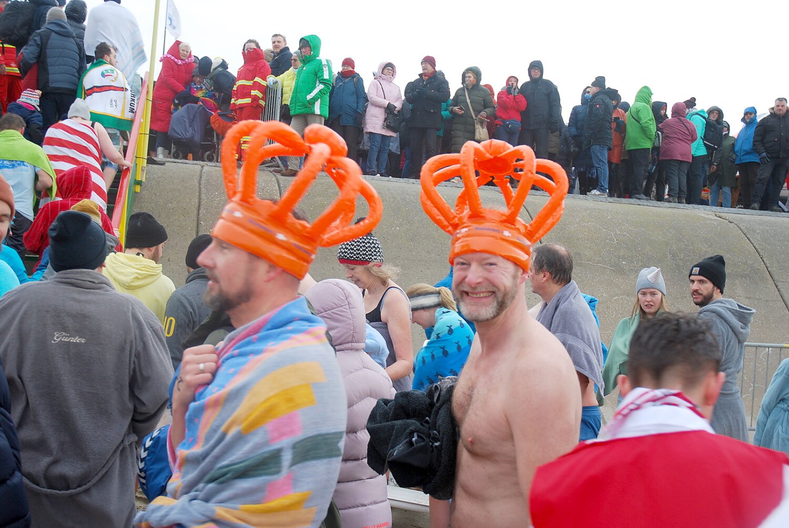 Neujahrsbaden 2024 auf Borkum - Bild 27