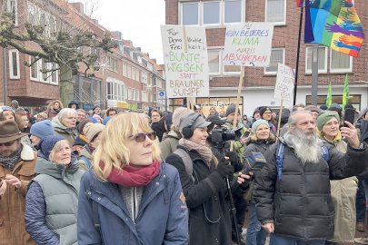 Hunderte setzen in Emden ein Zeichen gegen Rechtsextremismus - Bild 2
