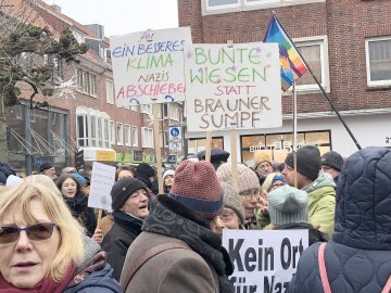 Hunderte setzen in Emden ein Zeichen gegen Rechtsextremismus - Bild 6