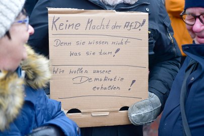 Hunderte setzen in Emden ein Zeichen gegen Rechtsextremismus - Bild 10