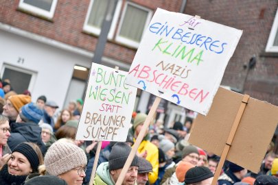 Hunderte setzen in Emden ein Zeichen gegen Rechtsextremismus - Bild 11