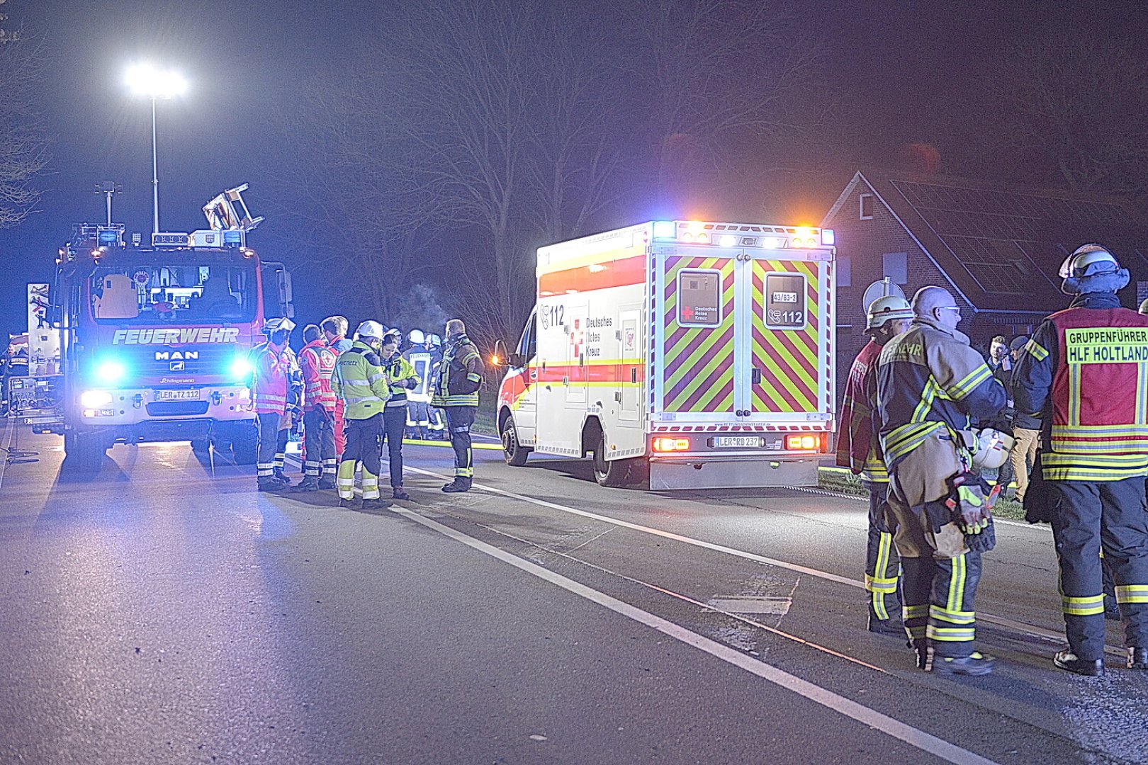 Feuer vernichtet Anbau in Holtland - Bild 2
