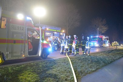 Feuer vernichtet Anbau in Holtland - Bild 7