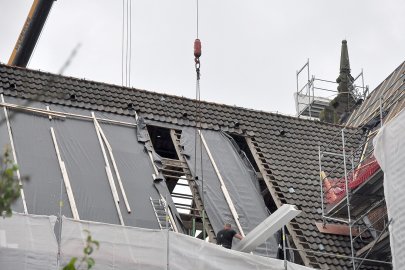 Wuchtige Stahlträger am Ubbo-Emmius-Gymnasium in Leer eingehängt - Bild 9