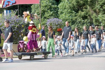 Wahl des Königshauses beim Blütenfest - Bild 54