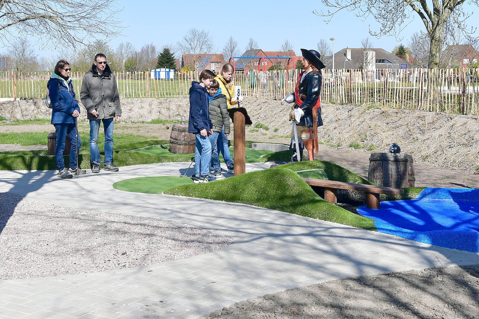 Neue Minigolf-Anlage in Greetsiel ist eröffnet - Bild 1