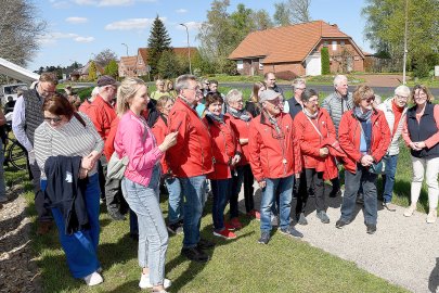Längste Sitzbank in Jheringsfehn eingeweiht - Bild 8