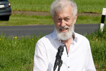 Längste Sitzbank in Jheringsfehn eingeweiht - Bild 9