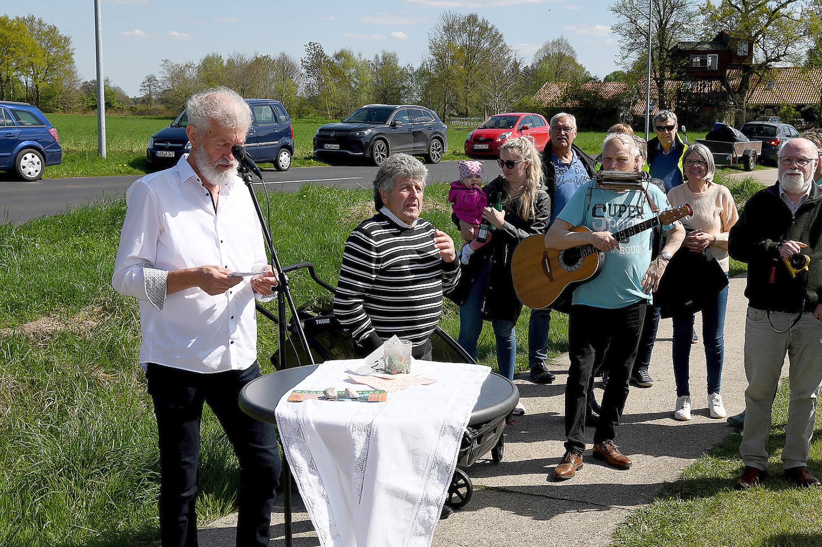 Längste Sitzbank in Jheringsfehn eingeweiht - Bild 13