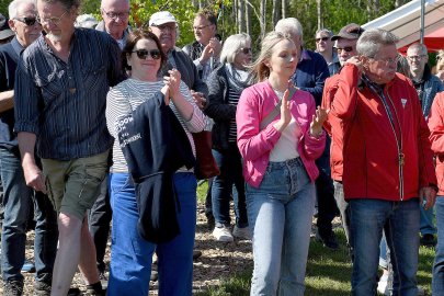 Längste Sitzbank in Jheringsfehn eingeweiht - Bild 17