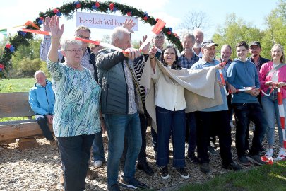 Längste Sitzbank in Jheringsfehn eingeweiht - Bild 33