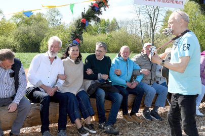 Längste Sitzbank in Jheringsfehn eingeweiht - Bild 34