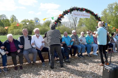 Längste Sitzbank in Jheringsfehn eingeweiht - Bild 35
