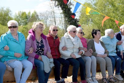 Längste Sitzbank in Jheringsfehn eingeweiht - Bild 37