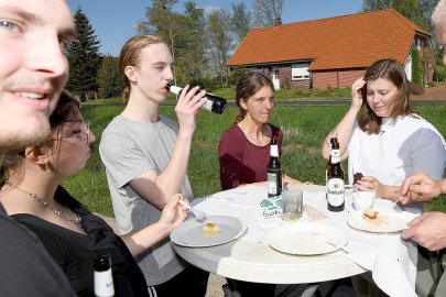 Längste Sitzbank in Jheringsfehn eingeweiht - Bild 47