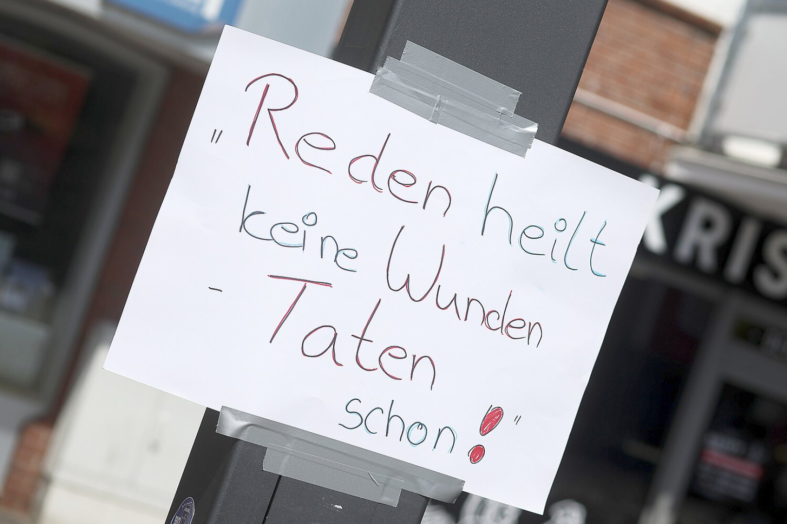 Rund 250 Teilnehmer bei Demo in Emden - Bild 1