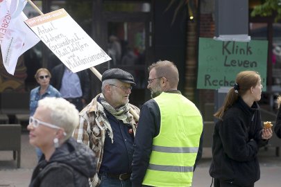 Rund 250 Teilnehmer bei Demo in Emden - Bild 4