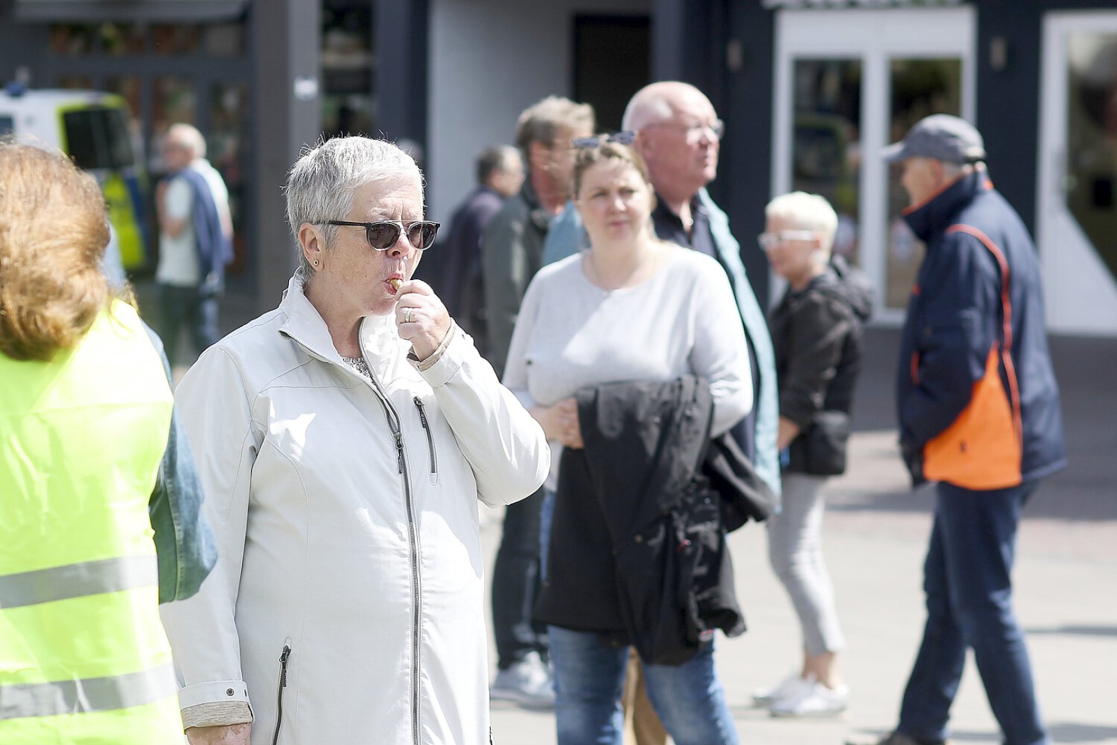 Rund 250 Teilnehmer bei Demo in Emden - Bild 6