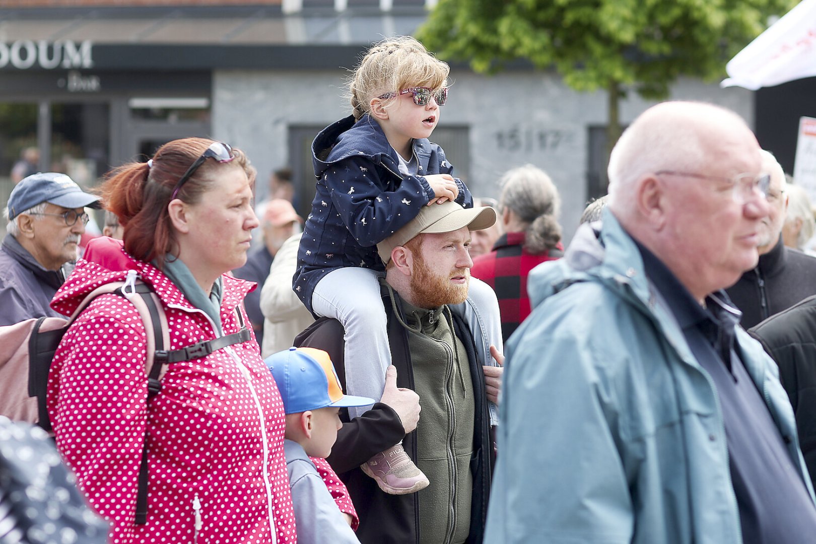 Rund 250 Teilnehmer bei Demo in Emden - Bild 8