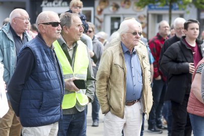 Rund 250 Teilnehmer bei Demo in Emden - Bild 9