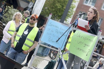 Rund 250 Teilnehmer bei Demo in Emden - Bild 14