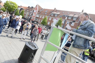 Rund 250 Teilnehmer bei Demo in Emden - Bild 16