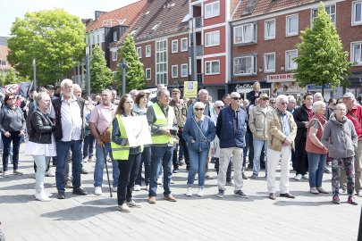 Rund 250 Teilnehmer bei Demo in Emden - Bild 18