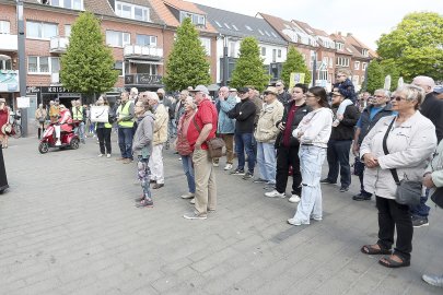 Rund 250 Teilnehmer bei Demo in Emden - Bild 19