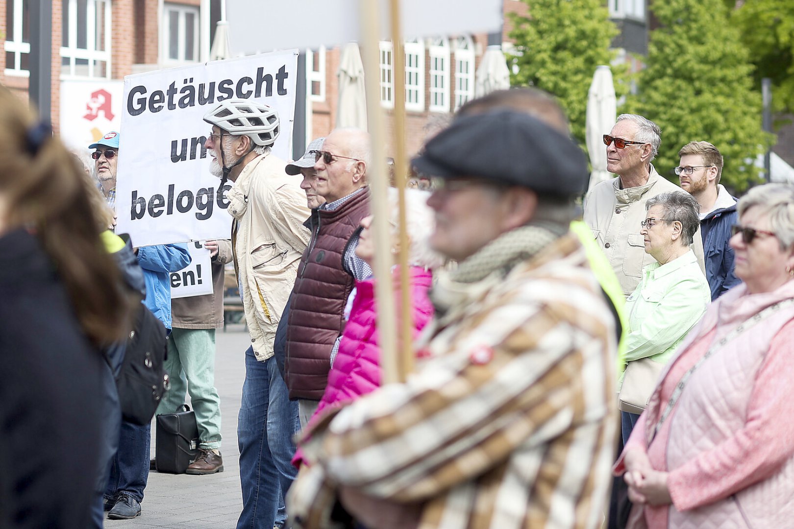 Rund 250 Teilnehmer bei Demo in Emden - Bild 20