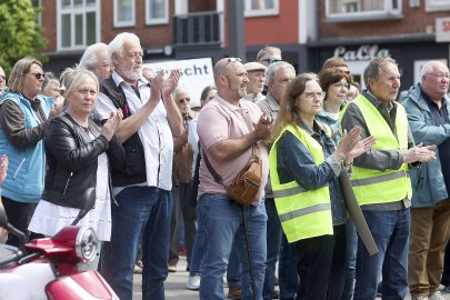 Rund 250 Teilnehmer bei Demo in Emden - Bild 21