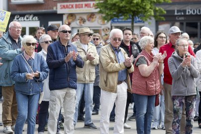 Rund 250 Teilnehmer bei Demo in Emden - Bild 22