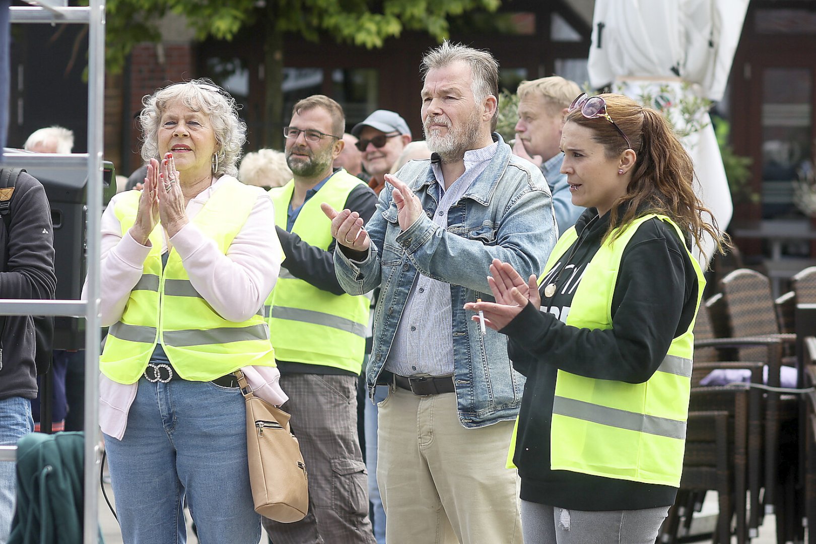 Rund 250 Teilnehmer bei Demo in Emden - Bild 25
