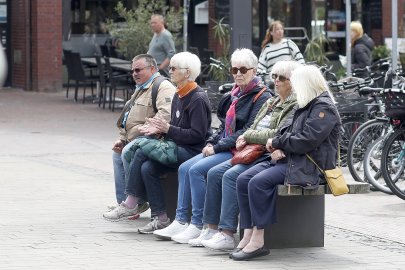 Rund 250 Teilnehmer bei Demo in Emden - Bild 27