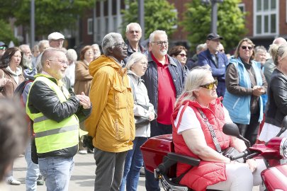 Rund 250 Teilnehmer bei Demo in Emden - Bild 28