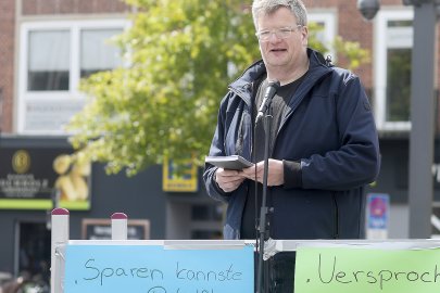 Rund 250 Teilnehmer bei Demo in Emden - Bild 32
